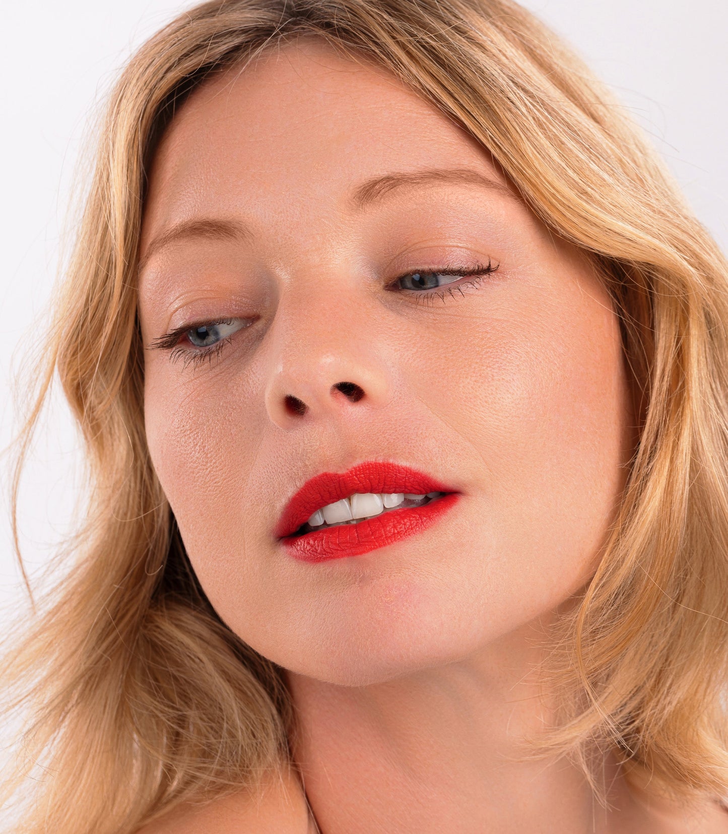 Crayon 3-en-1 Couleur & Soin 001 Rouge Coquelicot