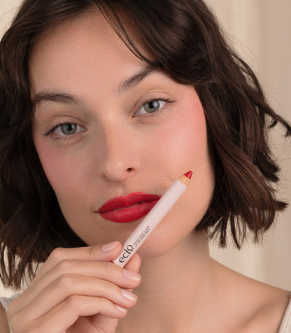 Crayon 3-en-1 Couleur & Soin 002 Rouge Kiss