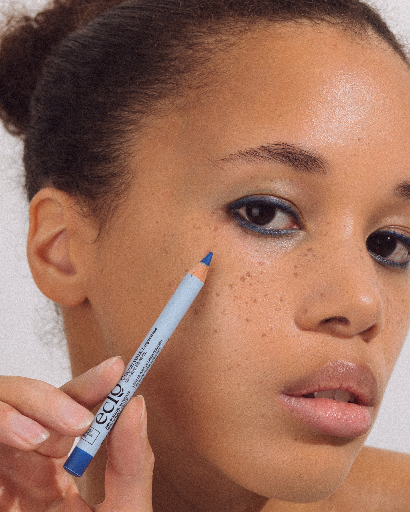 Duo Mascara Soin et Crayon Yeux : Regard Bleu Océan & Intense