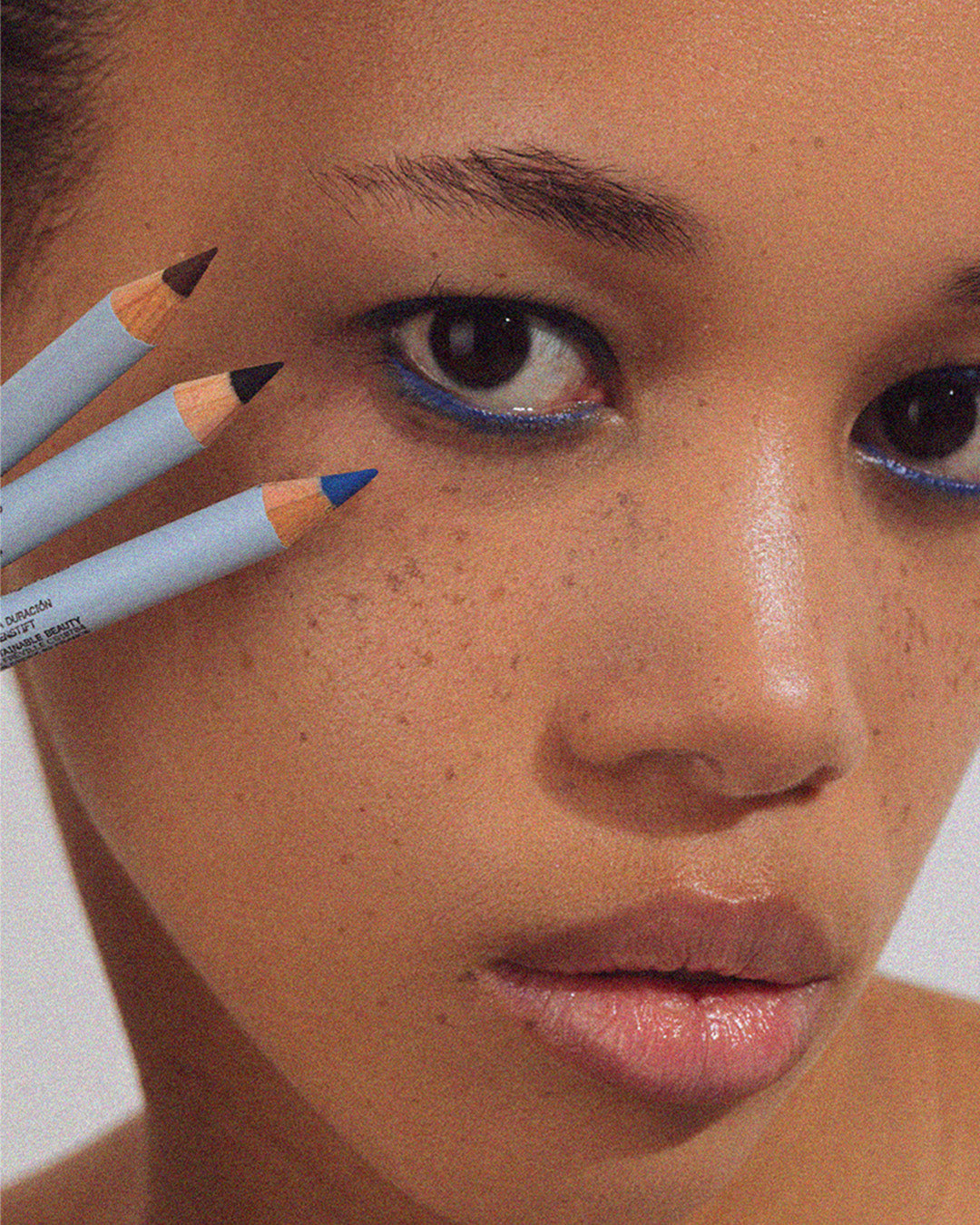 Duo Mascara Soin et Crayon Yeux : Regard Bleu Océan & Intense