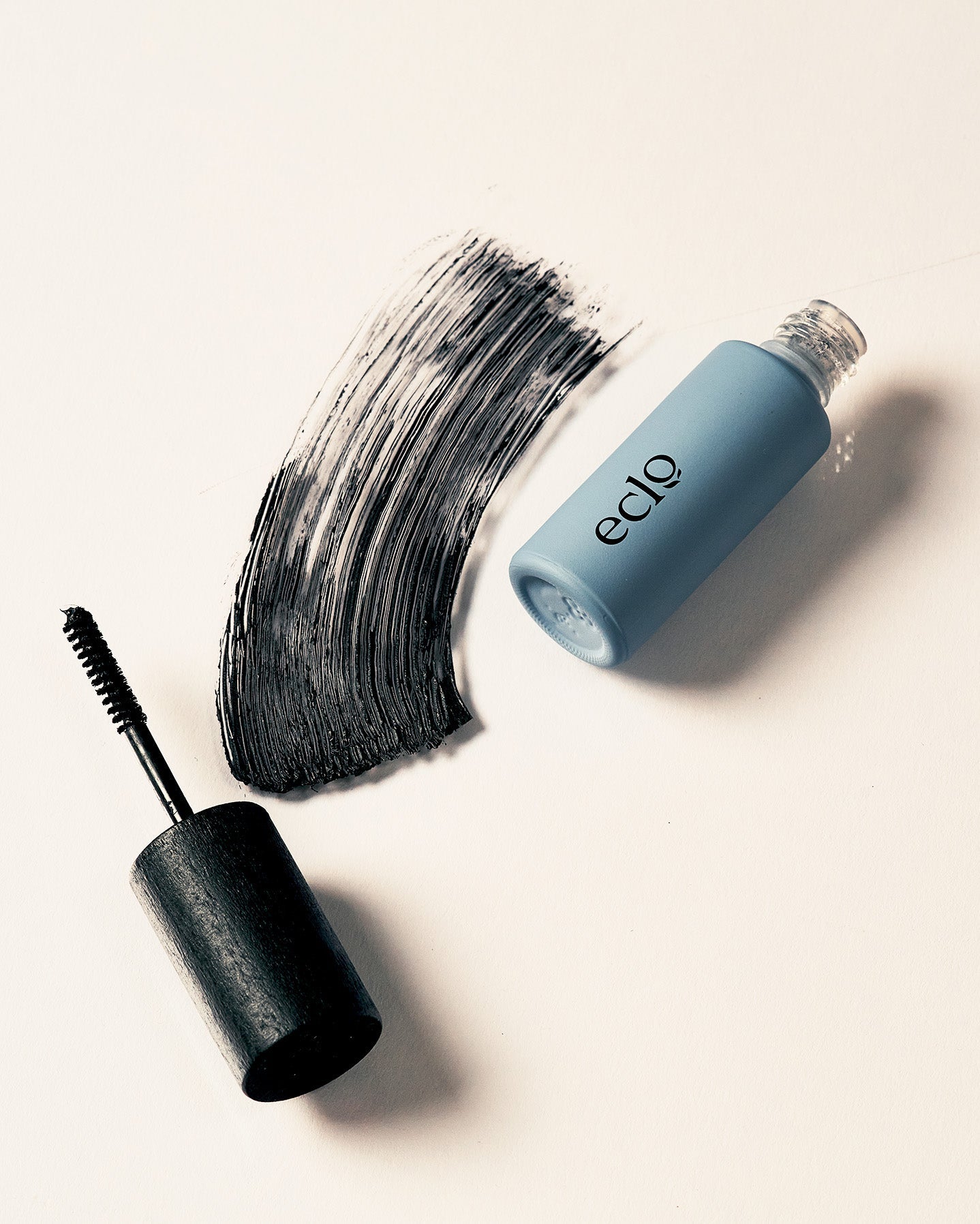 Duo Mascara Soin et Crayon Yeux : Regard Noir Profond