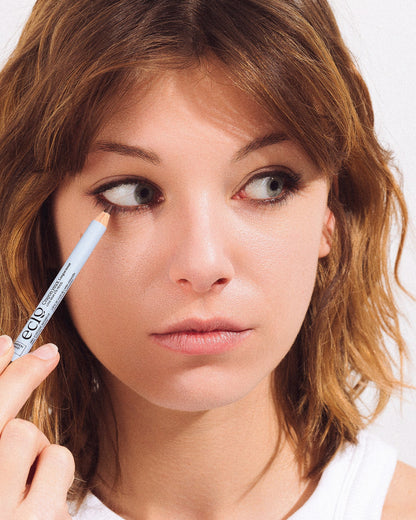 Duo Mascara Soin et Crayon Yeux : Regard Chaud et Intense
